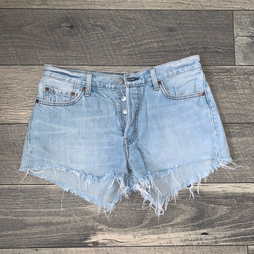 Levi’s Distressed Cut Off Shorts